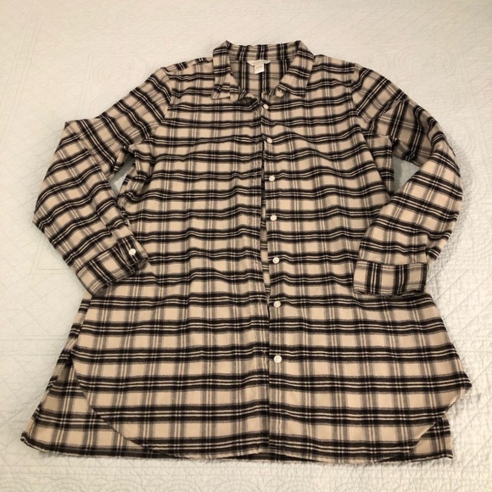 Garnet Hill plaid flannel button up shirt. Size large.